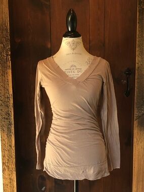 Women's Long Sleeve V-Neck Top - Taupe